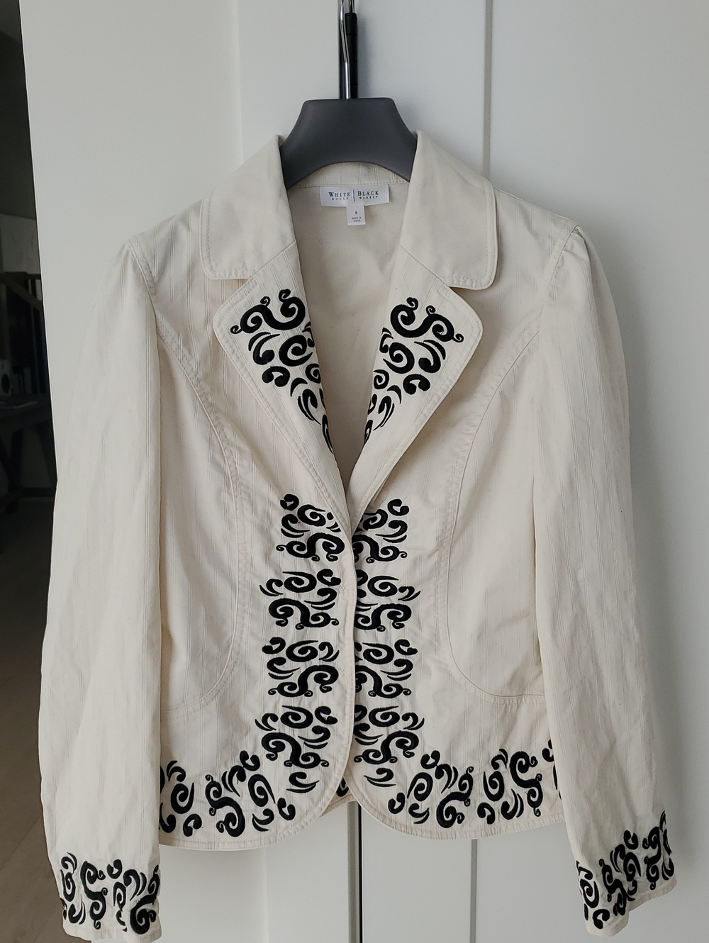 White House Black Market- Size 6 98% Cotton Fancy Embroidered Blazer Jacket